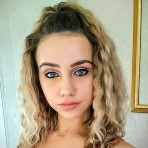 Meet your Posher, Annika